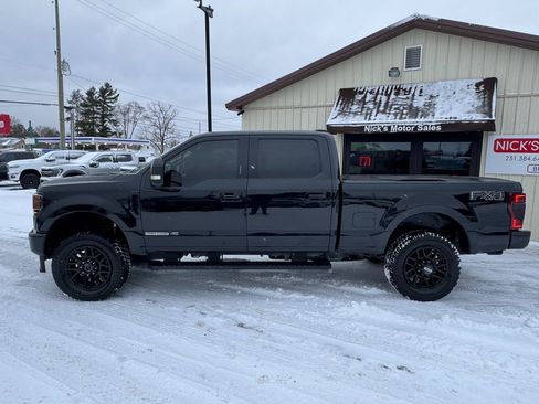 Used 2022 Ford F350 Lariat w/ Black Appearance Package image 2