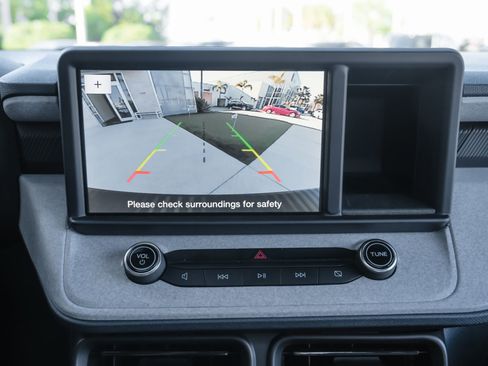 Used 2023 Ford Maverick XLT image 13