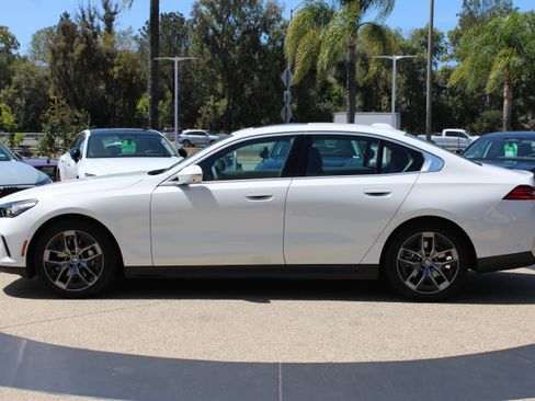 Used 2026 BMW 530i w/ Premium Package RWD image 2