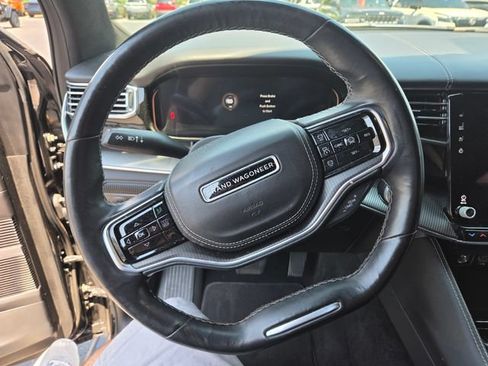 Used 2022 Jeep Grand Wagoneer Series II AWD/4WD image 3