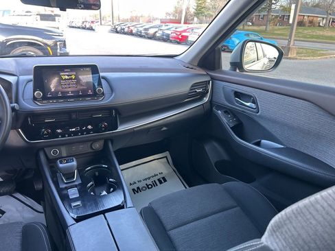 Used 2022 Nissan Rogue SV image 14