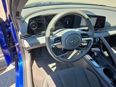 Used 2023 Hyundai Elantra SEL w/ Convenience Package FWD image 16