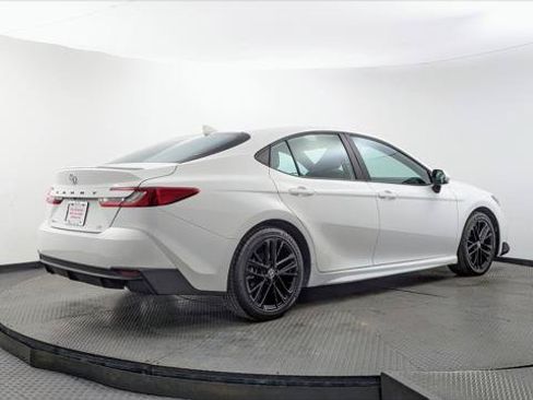 Used 2025 Toyota Camry SE FWD image 8