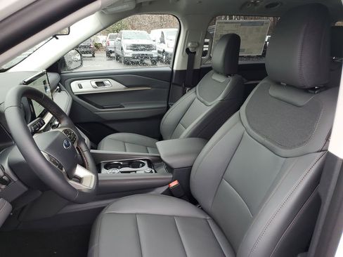 New 2026 Ford Explorer Active image 7