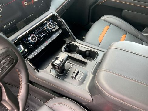 Used 2024 GMC Sierra 1500 AT4 w/ Technology Package AWD/4WD image 16