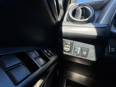 Used 2018 Toyota RAV4 LE w/ All Weather Liner Package image 22