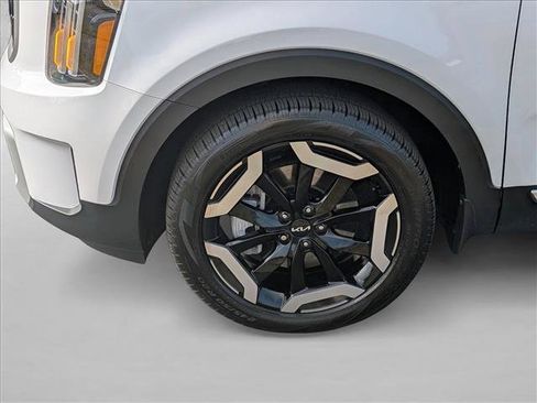 Used 2024 Kia Telluride EX w/ EX Captain's Chair Package image 25