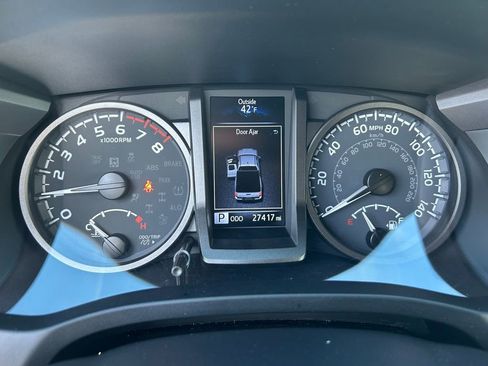 Used 2022 Toyota Tacoma TRD Off-Road image 13