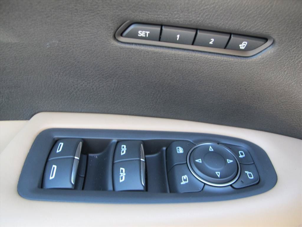 Used 2023 Cadillac XT6 Premium Luxury w/ Platinum Package FWD image 10