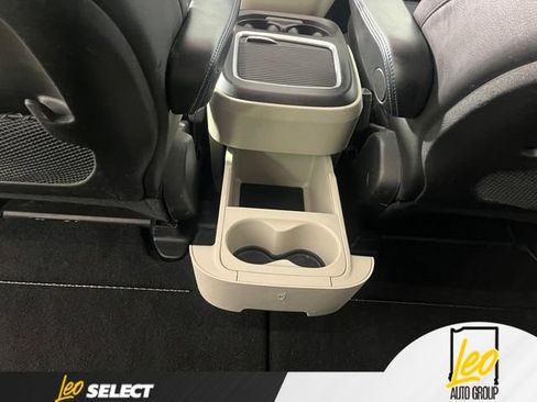 Used 2021 Chrysler Pacifica Touring-L FWD image 31