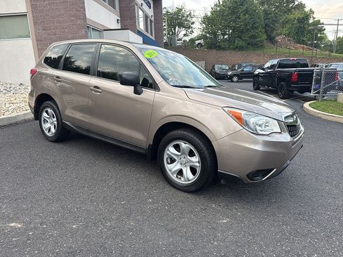 Used 2014 Subaru Forester 2.5i AWD/4WD image 2