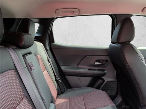 Used 2026 Nissan Kicks SR FWD image 24