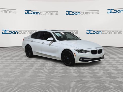 Used 2018 BMW 330i xDrive Sedan AWD/4WD image 2