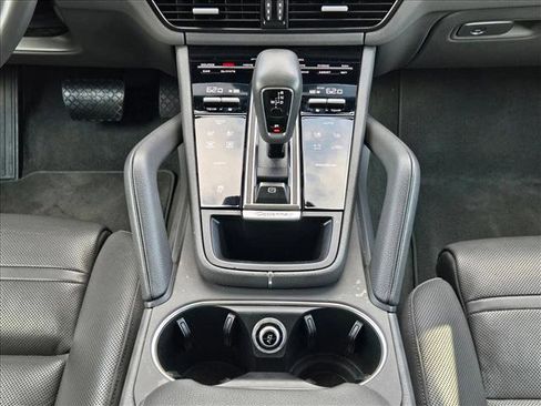 Used 2020 Porsche Cayenne image 12