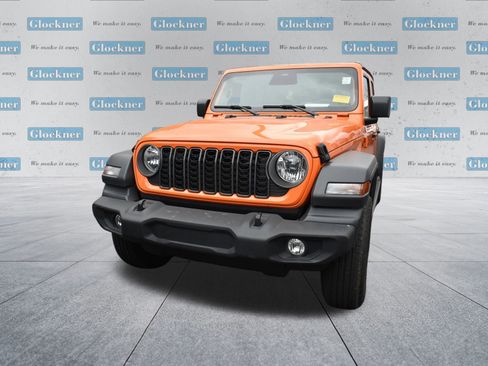 Used 2025 Jeep Wrangler Sport image 9