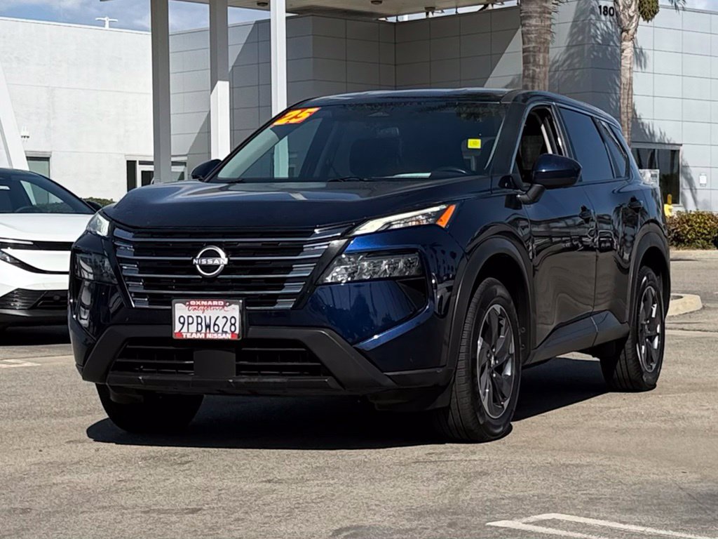 Certified 2025 Nissan Rogue SV FWD image 4