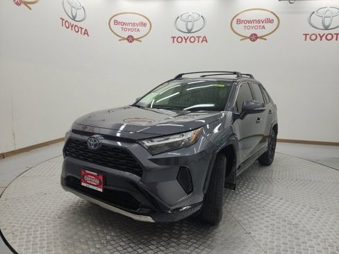 Used 2022 Toyota RAV4 SE image 2