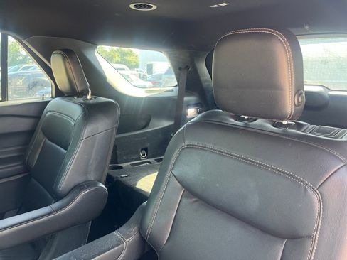 Used 2020 Ford Explorer XLT w/ Equipment Group 202A RWD image 11