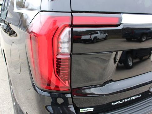 Used 2025 GMC Yukon Denali w/ Sun & Power Step Package image 56