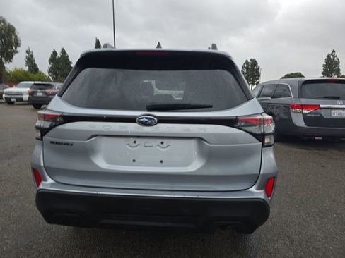 Used 2025 Subaru Forester Premium AWD/4WD image 5