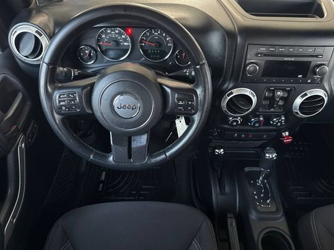 Used 2013 Jeep Wrangler Unlimited Sahara w/ Connectivity Group AWD/4WD image 15