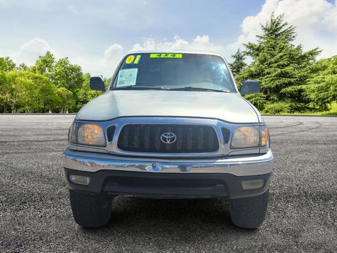 Used 2001 Toyota Tacoma w/ SR5 Package AWD/4WD image 2