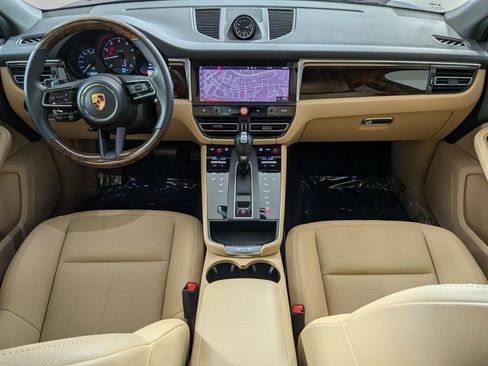 Certified 2023 Porsche Macan AWD/4WD image 19