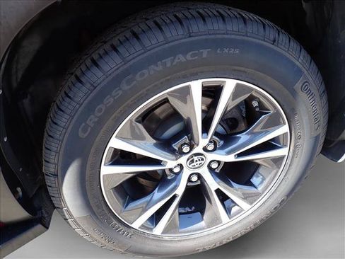 Used 2016 Toyota Highlander XLE w/ Four Season Floor Mat Package AWD/4WD image 7