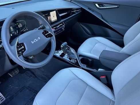 Used 2025 Kia Niro EX Touring image 7
