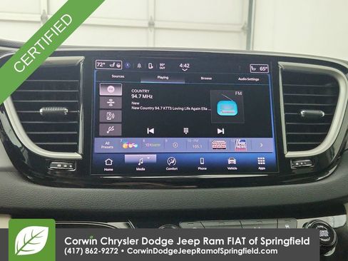 Used 2024 Chrysler Pacifica Touring-L FWD image 24