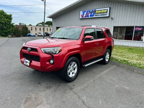 Used 2017 Toyota 4Runner SR5 Premium AWD/4WD image 2