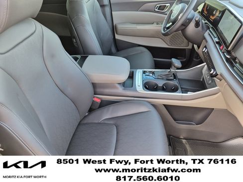 New 2026 Kia Carnival EX FWD image 10