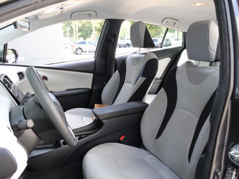 Used 2017 Toyota Prius Two FWD image 31