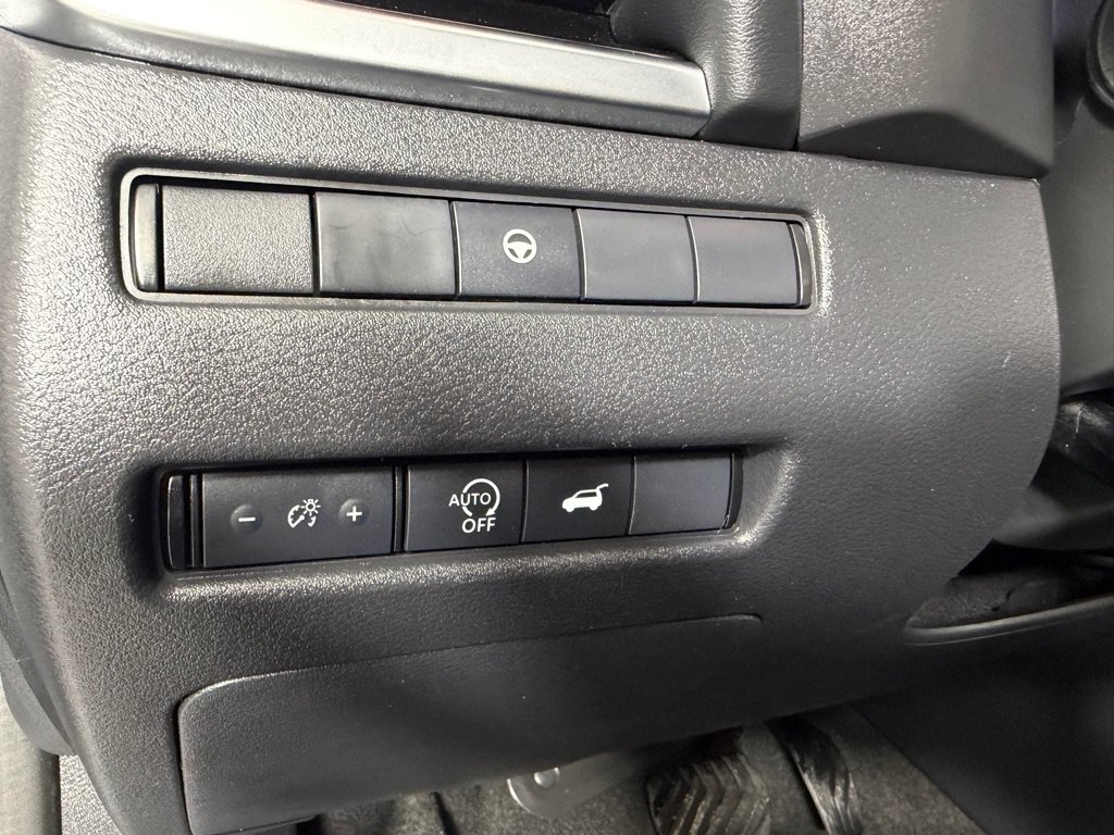 Used 2024 Nissan Rogue SL AWD/4WD image 19
