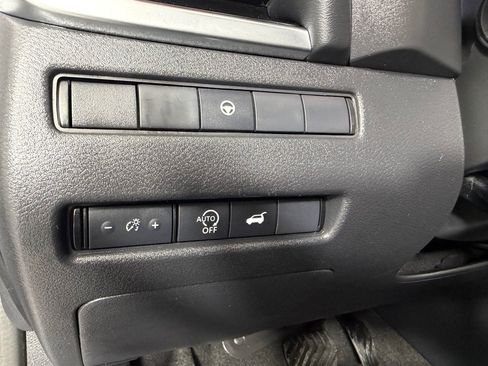 Used 2024 Nissan Rogue SL AWD/4WD image 19