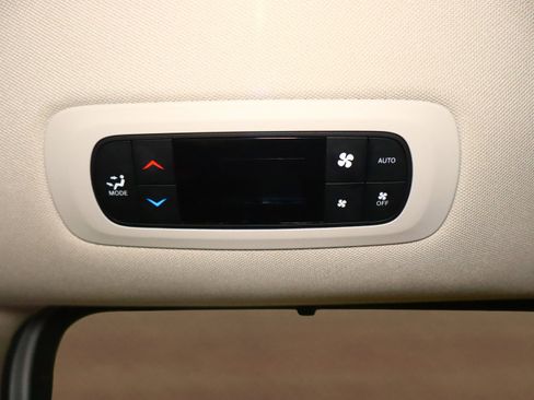 Used 2024 Chrysler Pacifica Touring-L image 44