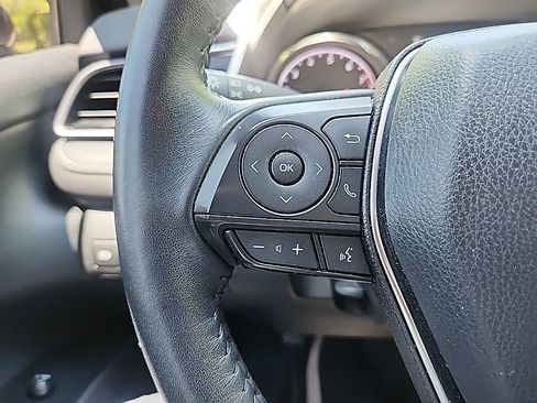 Used 2020 Toyota Camry SE FWD image 8