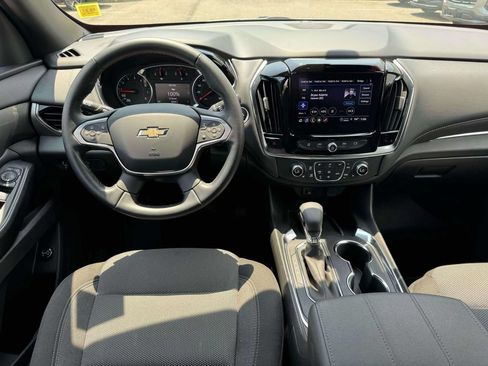 Used 2023 Chevrolet Traverse LT AWD/4WD image 19