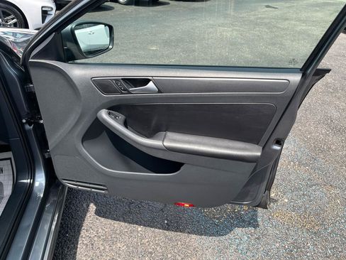 Used 2014 Volkswagen Jetta SE FWD image 26