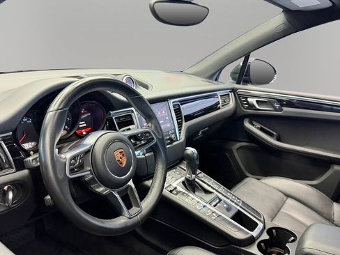 Used 2018 Porsche Macan AWD/4WD image 16