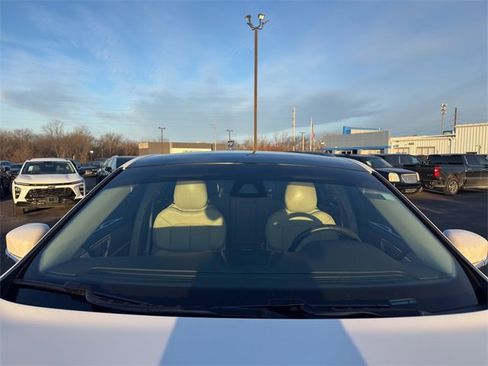 Used 2017 Lincoln Continental Reserve w/ Luxury Package image 25