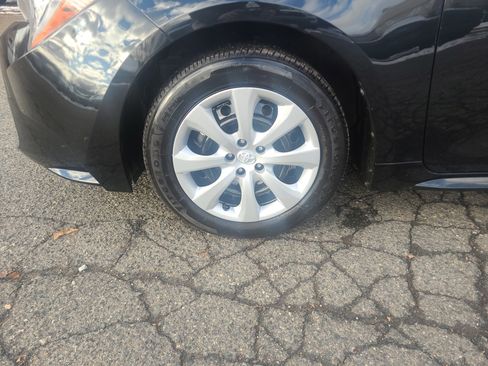 Certified 2021 Toyota Corolla LE image 9