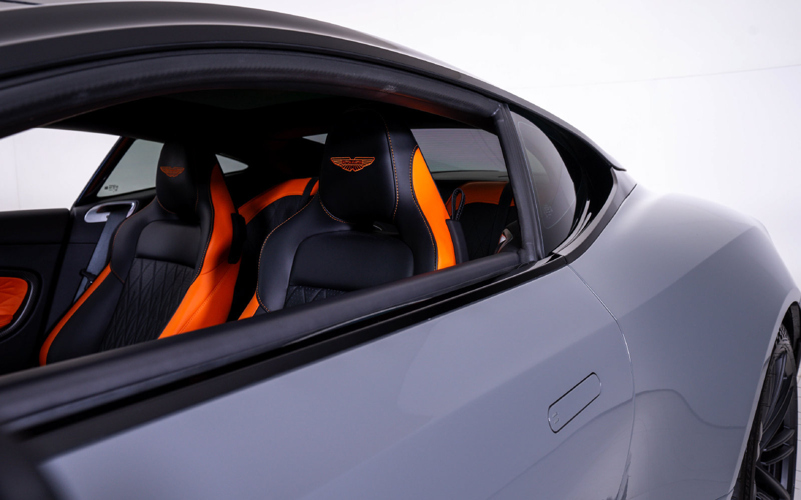 Used 2025 Aston Martin DB12 Coupe RWD image 10