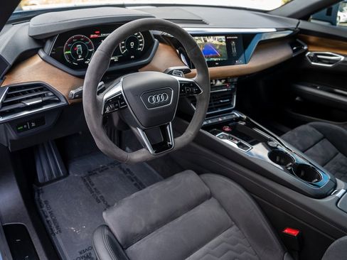 Used 2023 Audi e-tron GT Premium Plus image 4