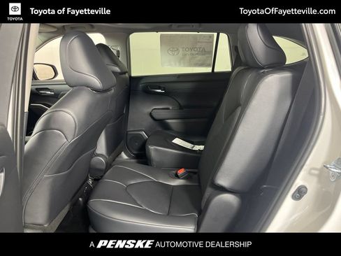 Used 2026 Toyota Highlander XLE AWD/4WD image 25