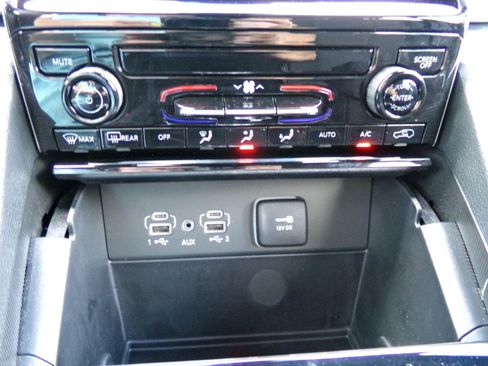 Used 2025 Jeep Grand Cherokee L Laredo w/ Trailer Tow Package RWD image 11