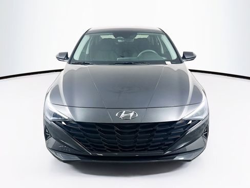 Used 2022 Hyundai Elantra SE w/ Cargo Package image 2