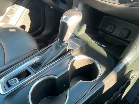 Used 2018 Chevrolet Equinox Premier image 17