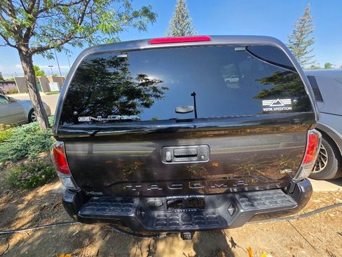 Used 2022 Toyota Tacoma TRD Sport w/ Technology Package RWD image 14