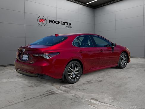 Used 2022 Toyota Camry XLE w/ Cold Weather Package FWD image 5